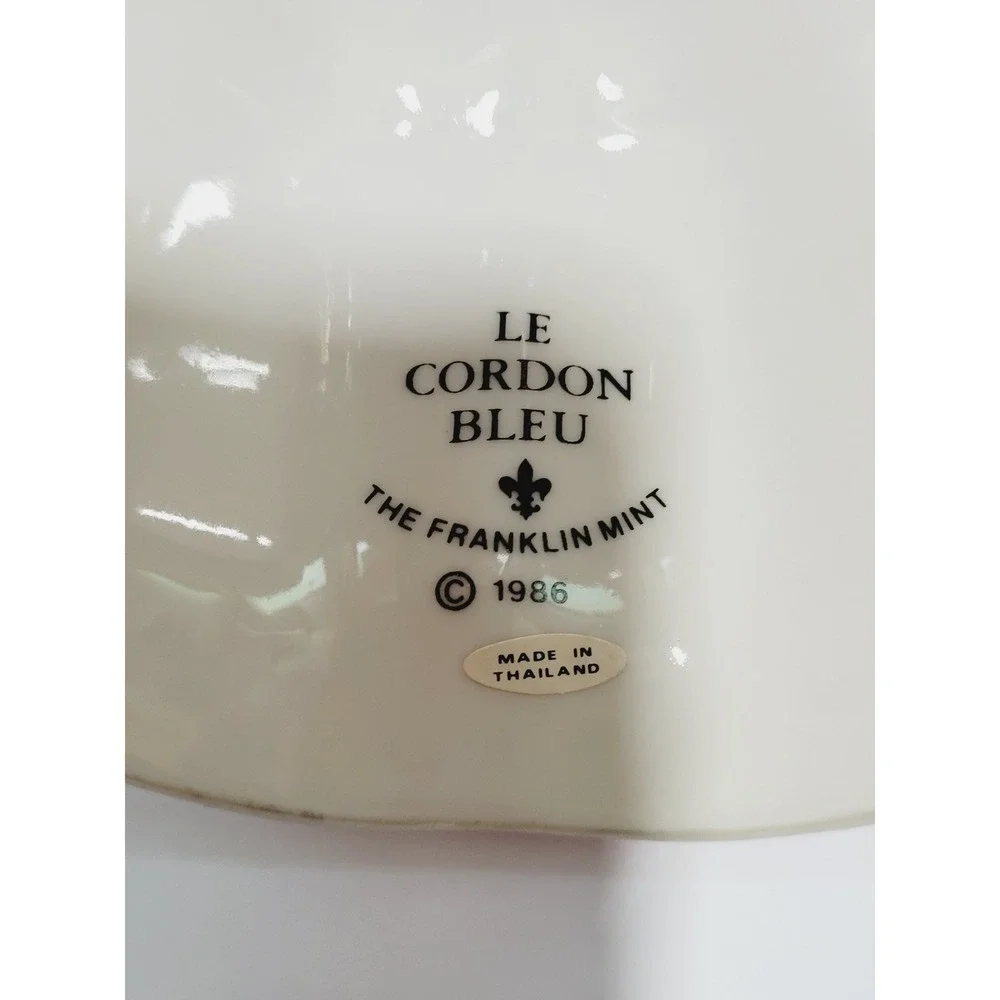 Le Cordon Bleu Franklin Mint Berry Jello Mold 1986 Ceramic Wall Hanging White